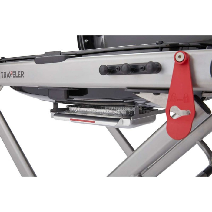 Газовий гриль Weber Traveler чорний