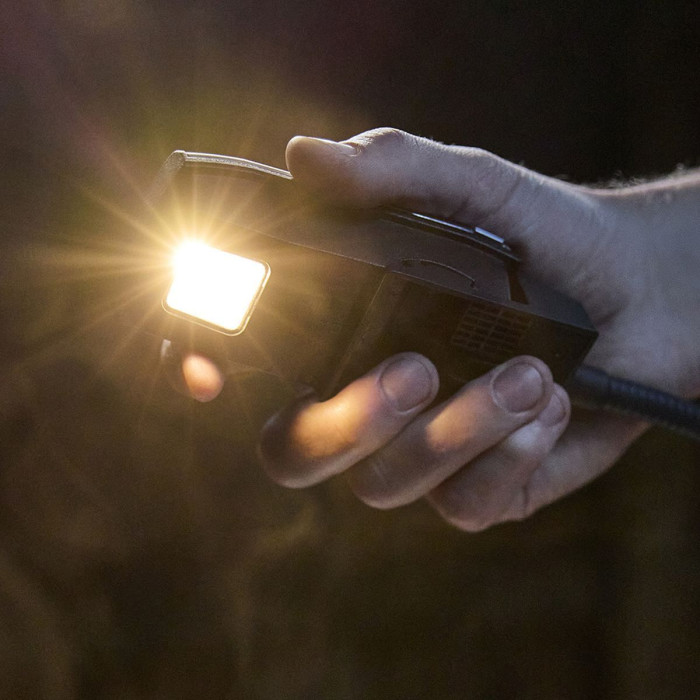 Светильник Weber Works Flex Light – фиксируется