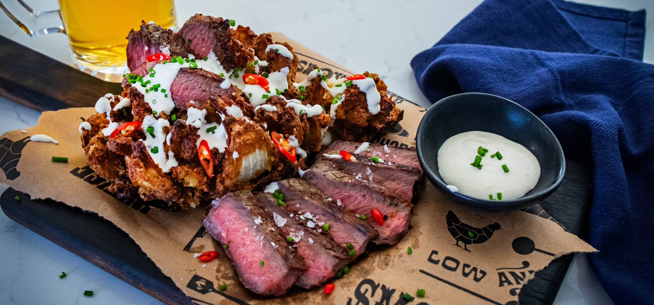 Стейк у фаршированих цибулинах «Bloomin' Onion» на грилі